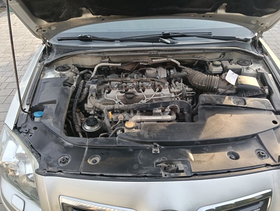 Продам  Тойоту Авенсіс в кузові універсал