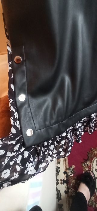 Сучасна сукня "під шкіру"