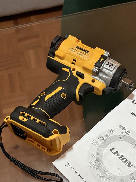 Aparafusadora de impacto dewalt