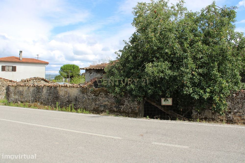 Moradia em Pedra para reabilitar. Pombal — Pombal, Leiria