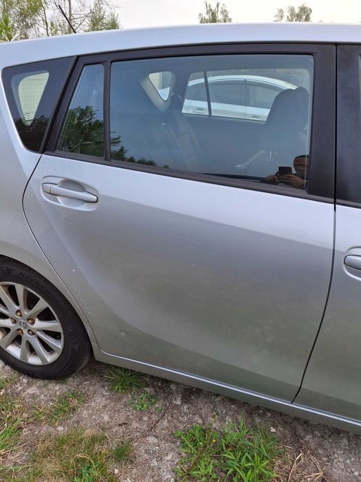 Toyota Verso 09-18 1f7 drzwi tylne prawe tyl
