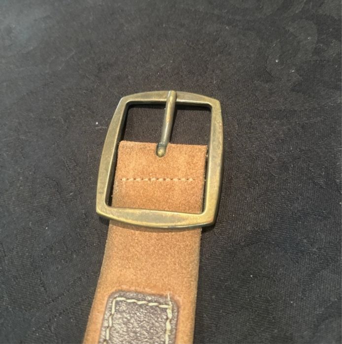 Cinto castanho com argolas largas