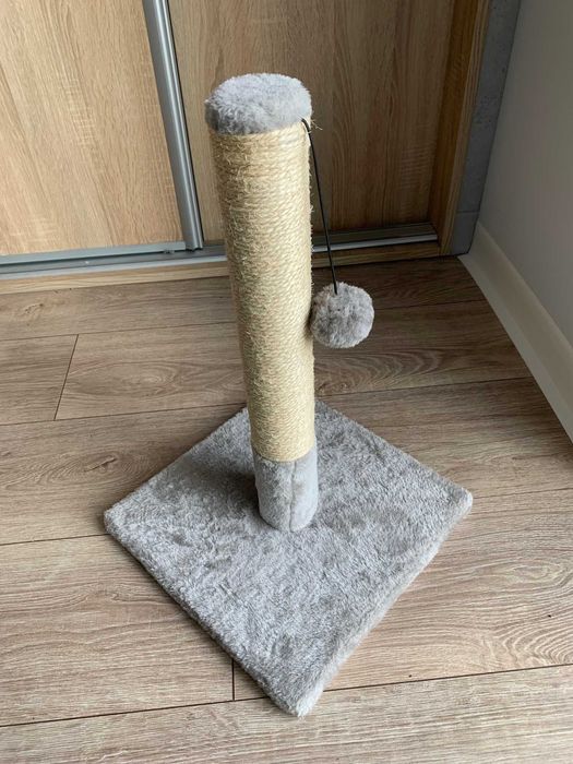 Drapak dla kota słupek z piłką szary 30x30x45
