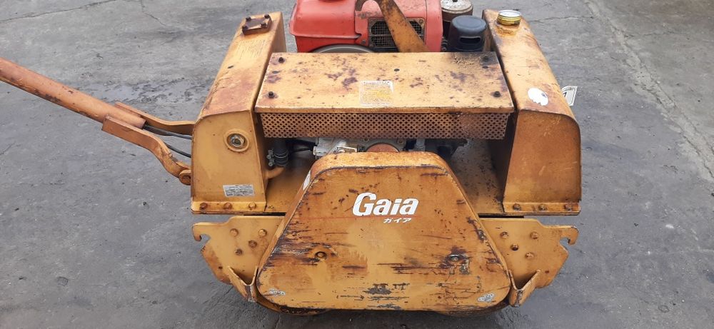 Японський Дорожній Вібро Каток Tacom w 850