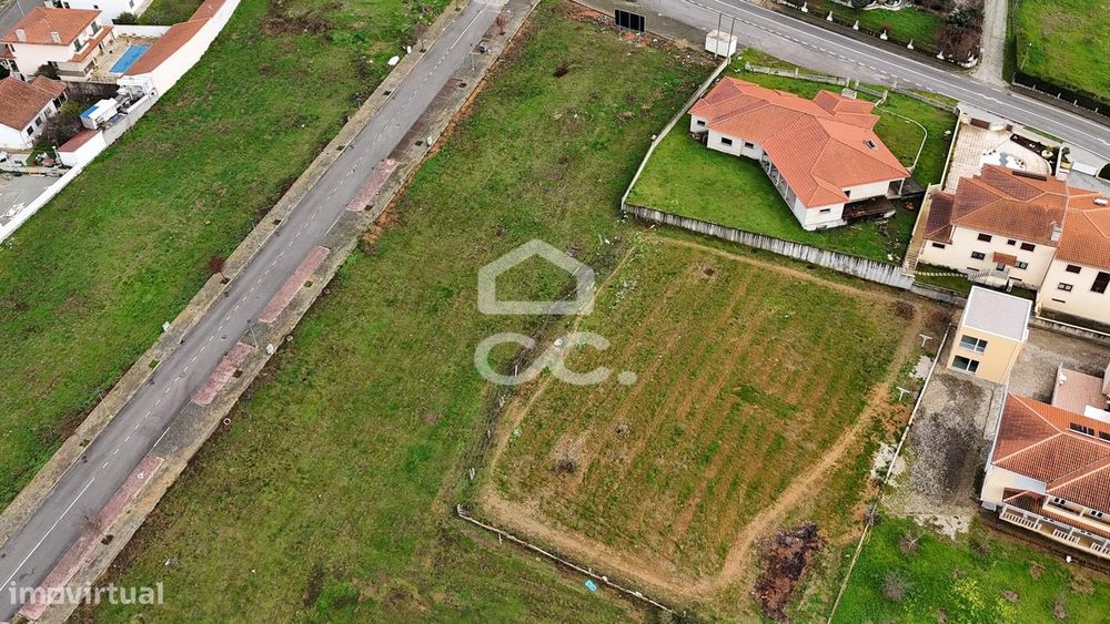 Lote de terreno destinado à construção de moradia, situado em uma loca