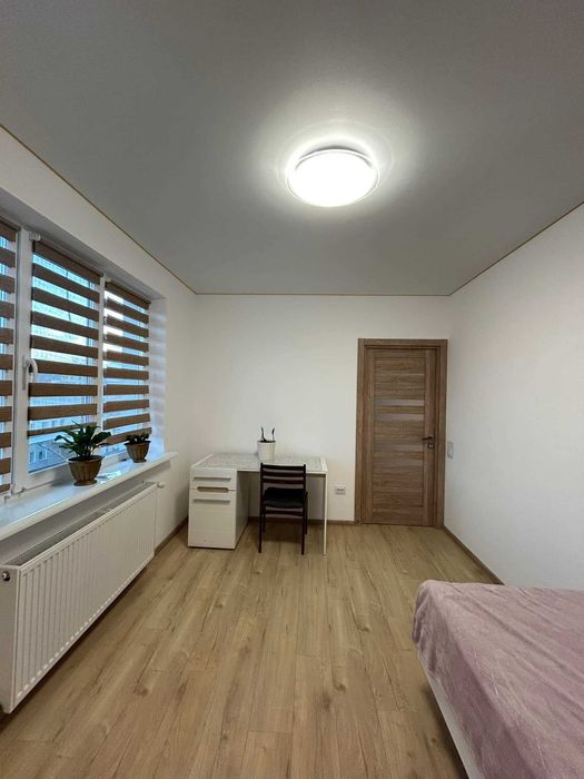 Простора двокімнатка з краєвидом на гори