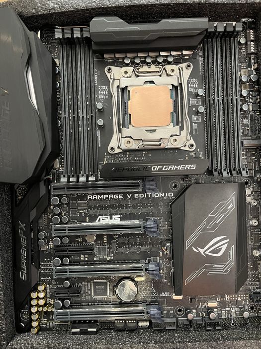 ASUS Rampage V Edition 10 X99 z i7 6900k