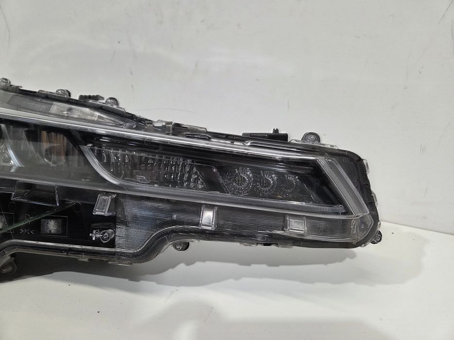 Toyota Corolla E21 HB Kombi Lampa Prawa Przednia Full LED