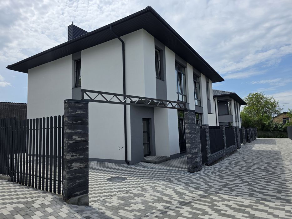 Продам дуплекс під єОселя в центрі с. Гатне, від Власника.
