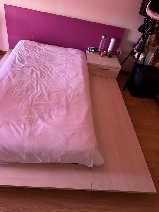 Mobília quarto menina, cama, mesa cabeceira, cómodas e secretária