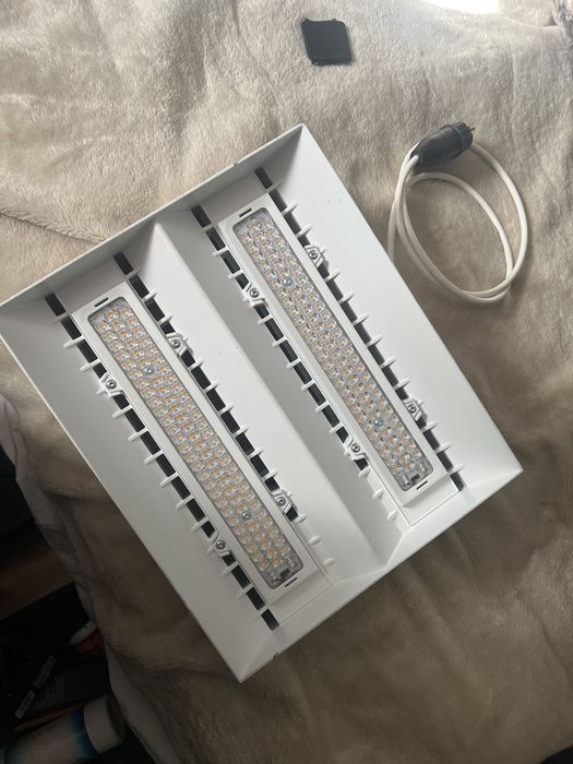 Zumtobel CRAFT M LED lampa halogen oświetlenie garażu