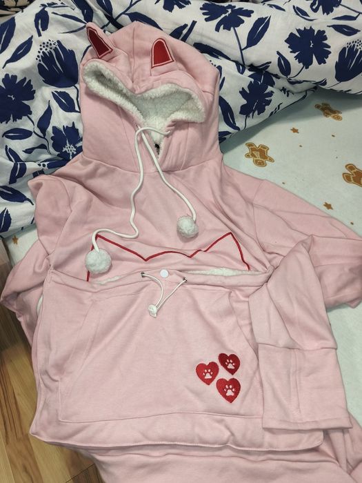 Sweter z kieszonką na zwierzaka