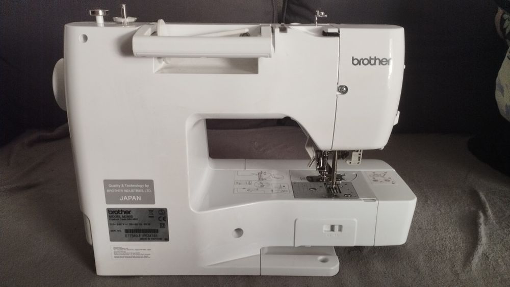 Máquina de costura e bordado Disney M280D com garantia