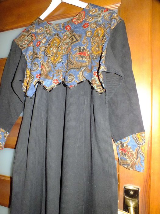 Sukienka czarna z wzorem