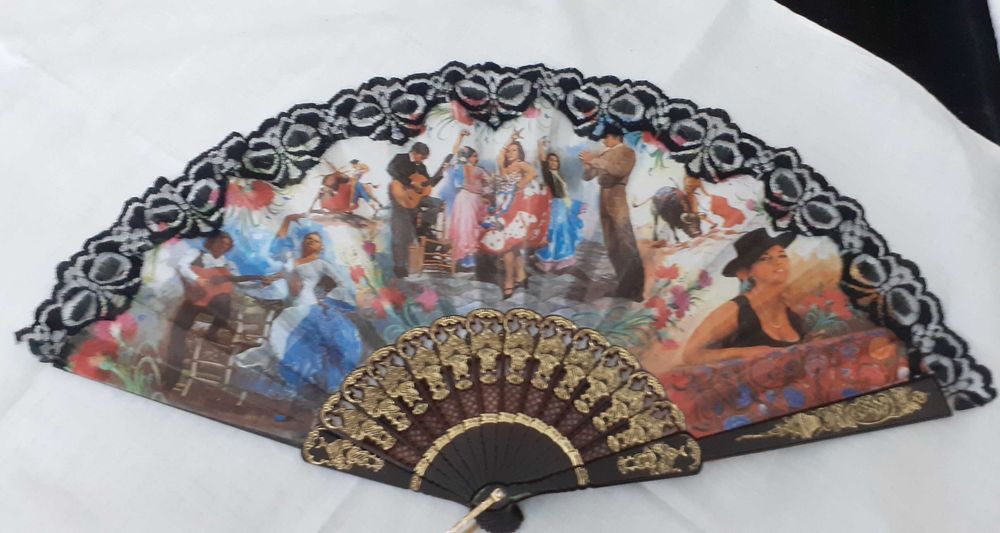 Div 2  - Conjunto de souvenirs de Sevilha Castanholas e leque