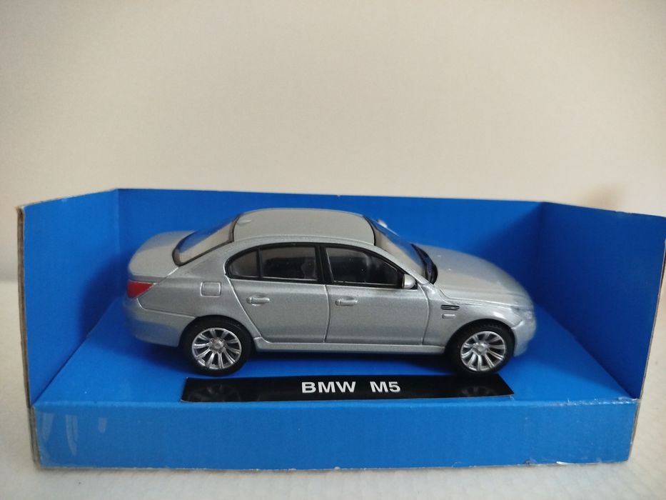 Miniatura BMW M5 E60 Nova 1/43