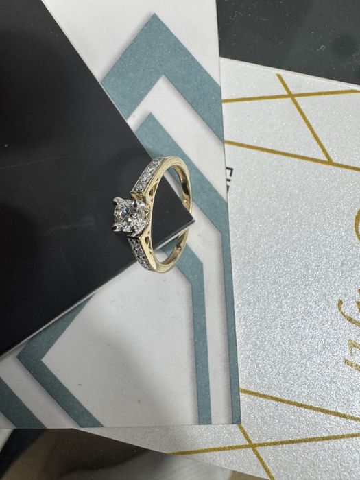 Pierścionek z brylantem 0,43ct