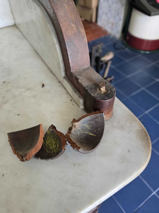 Movel antigo com pedra mármore e espelho