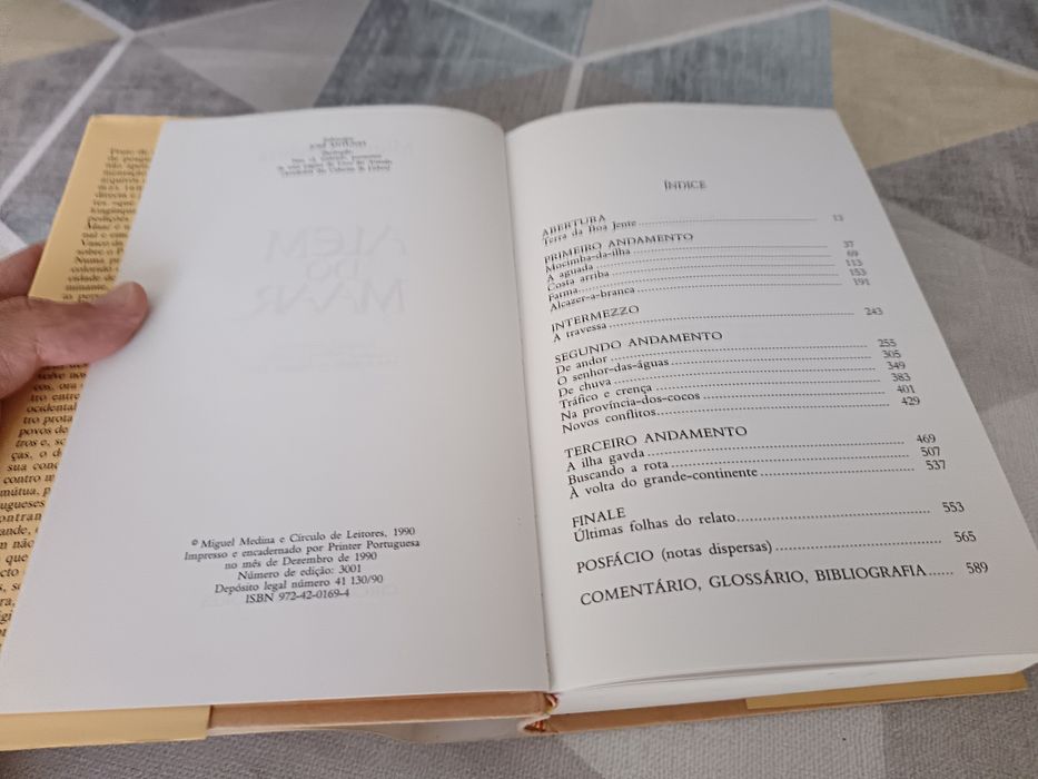 Livro "Além do Maar" de Miguel Medina