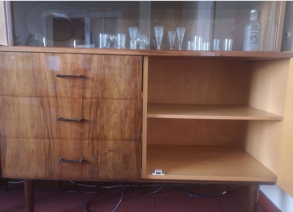 Kredens mały z PRLu, wysoki połysk, ciemnobrązowy