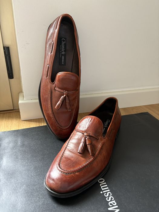 sapatos mocassins originais de couro marrom com borlas