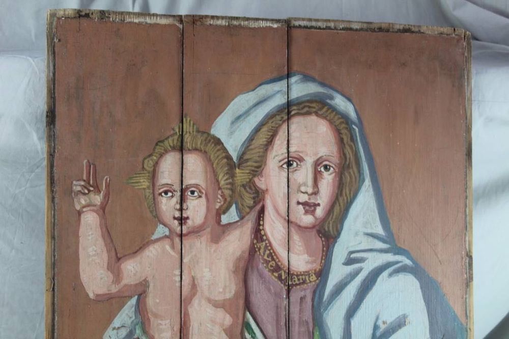 Retábulo antigo em madeira