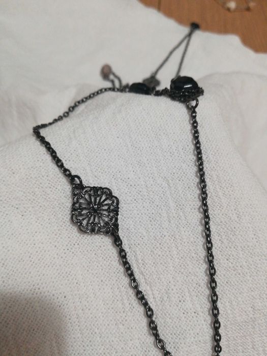 Colar preto com pedras PARFOIS