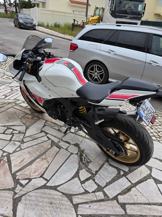 Mota yamaha r1 60 anos