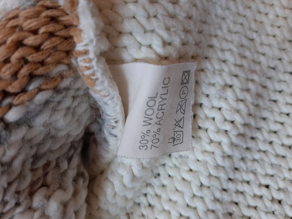 Ciepły sweter 30%wełny