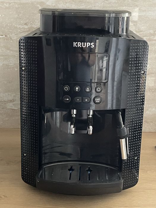 Ekspres ciśnieniowy do kawy Krups Essential EA816B70