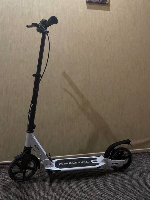 Продам самокат KRUZZEL