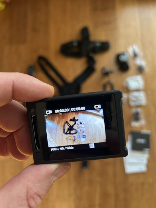 GoPro Hero 4 Silver - praktycznie nowa, z bogatym zestawem akcesoriów!
