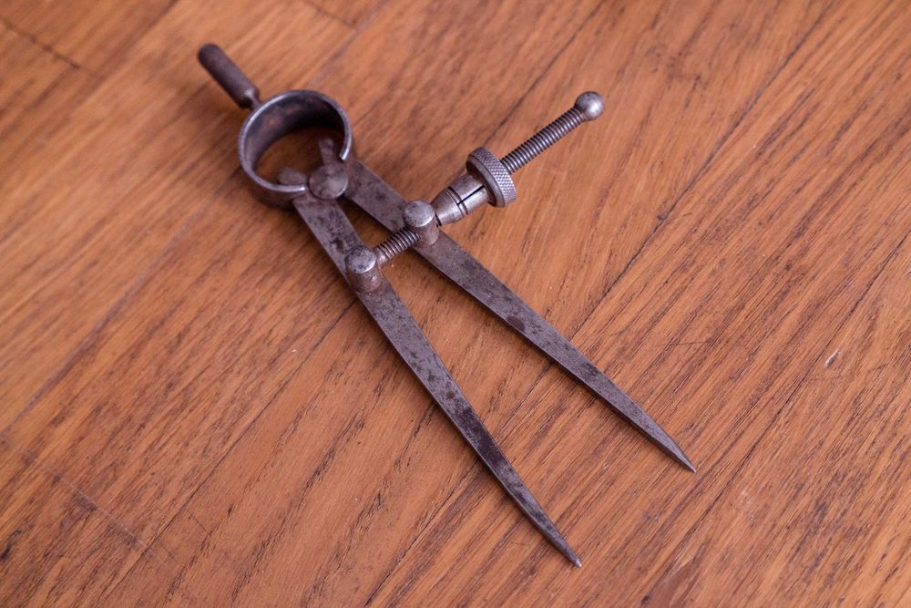 Zabytkowe narzędzia 1950: cyrkiel i mini piła Eclipse No 12