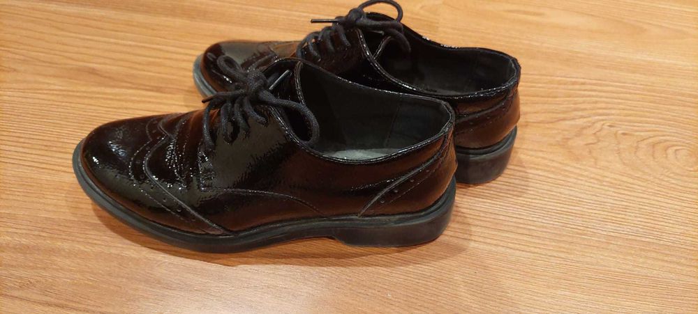 Sapatos Envernizados