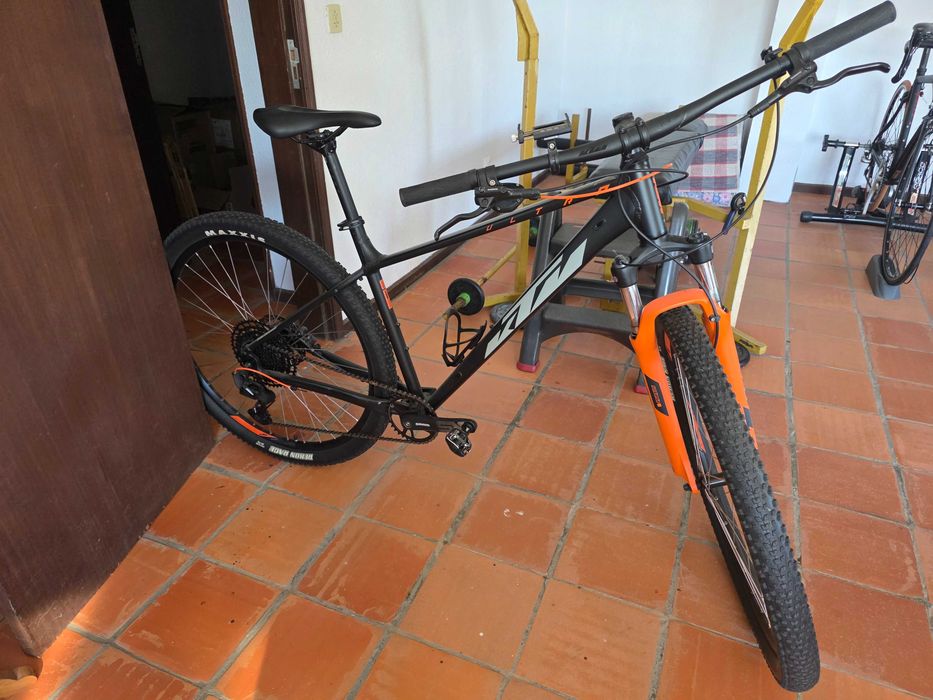 Bicicleta BTT KTM 2024 | Alumínio | Roda 29" Excelente Estado (Como Nova)