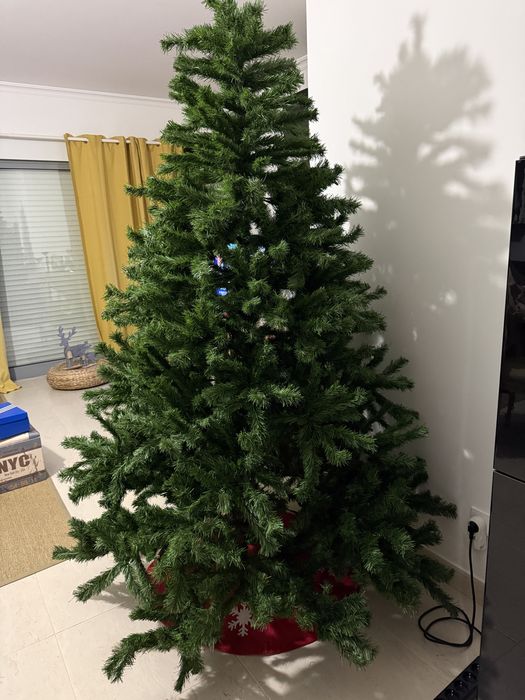 Árvore de Natal verde com 210cm