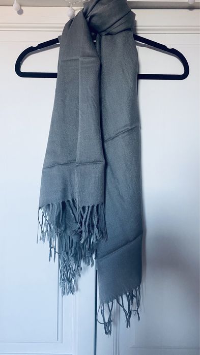 Szal stalowy z frędzlami