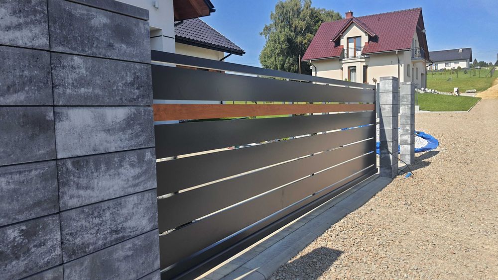 Bramy przesuwne, skrzydłowe, przęsła, barierki, aluminium