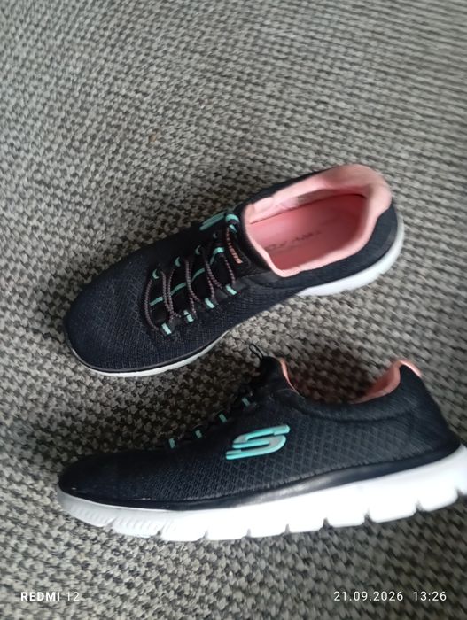 damskie buty sportowe Skechers Summits  r. 37