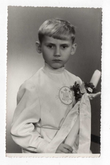 Stare zdjęcie pierwsza komunia święta chłopiec alba PRL portret pamiątka kolekcja retro vintage fot0128