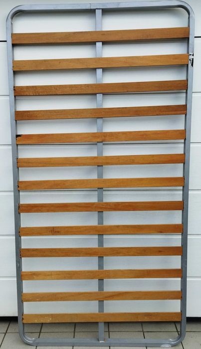 Colchão  ortopédico de solteiro + Estrado