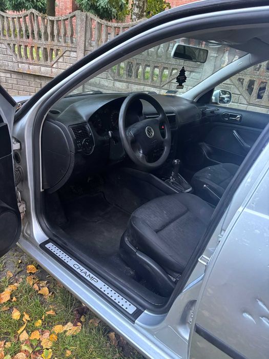 Volkswagen Golf 1.6 MPI 105 KM 2002r.