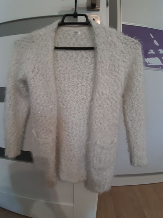 Sweterek dziewczęcy