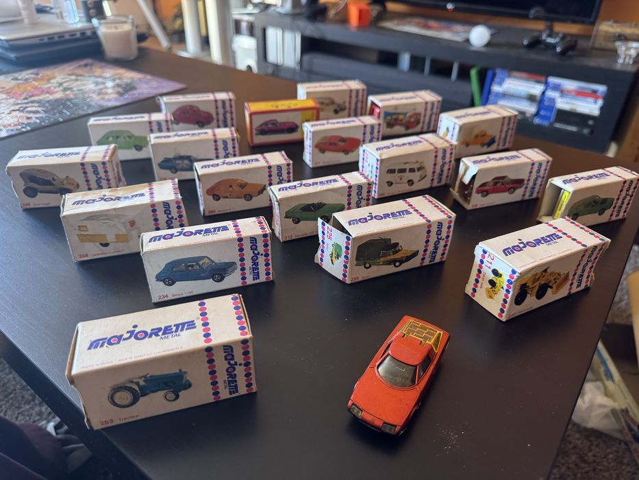 carros miniatura majorette