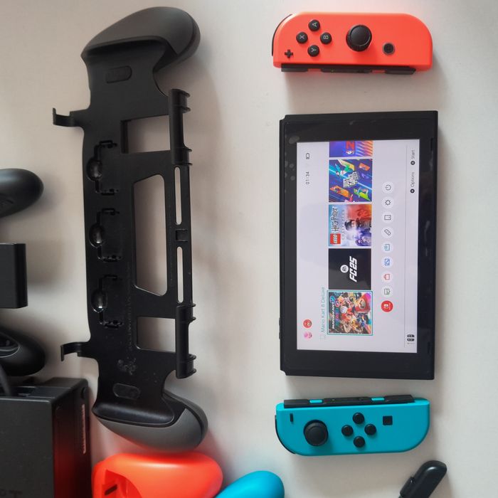 Nintendo Switch plus dodatki