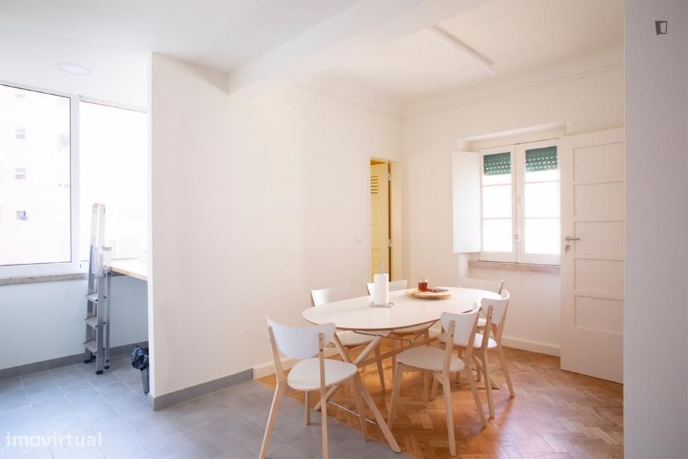 Quarto - localizado em Roma-Areeiro Lisbon