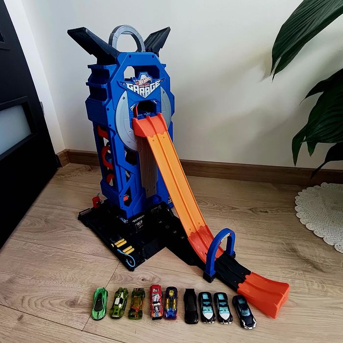 Hot Wheels City Rajdowy Garaż Mega FTB68