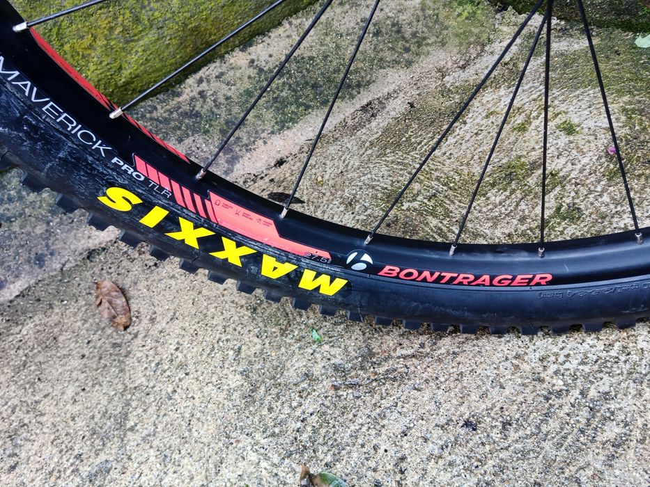 Bicicleta doble suspensão 27,5 semi-nova