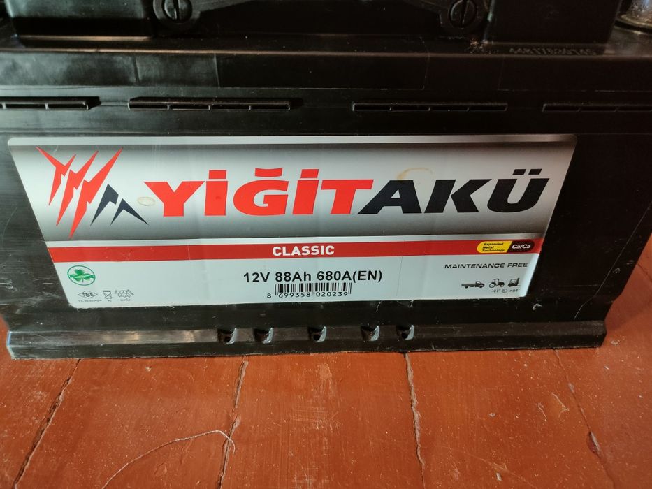 Продам Аккумулятор YIGITAKU 12V  88A/h  680A (EN) СА/СА  кальциевый.