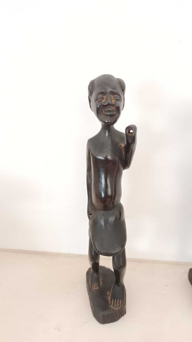 2 estatuetas em pau preto